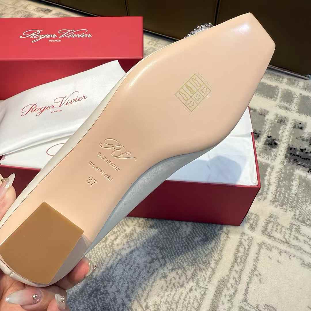 Roger Vivier Classic high heels view 9