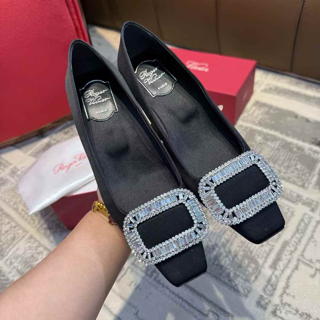Roger Vivier Classic high heels view 1