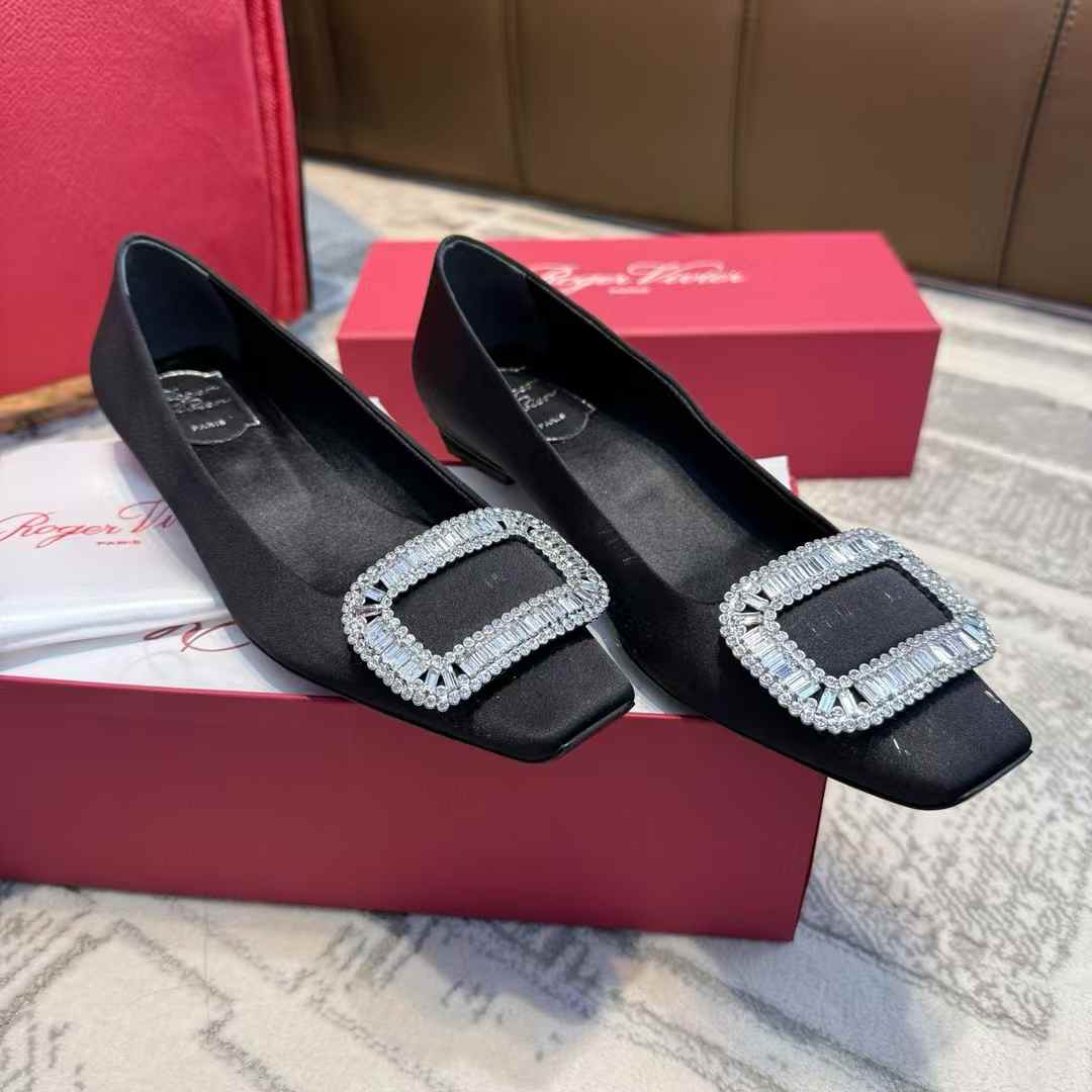 Roger Vivier Classic high heels view 3