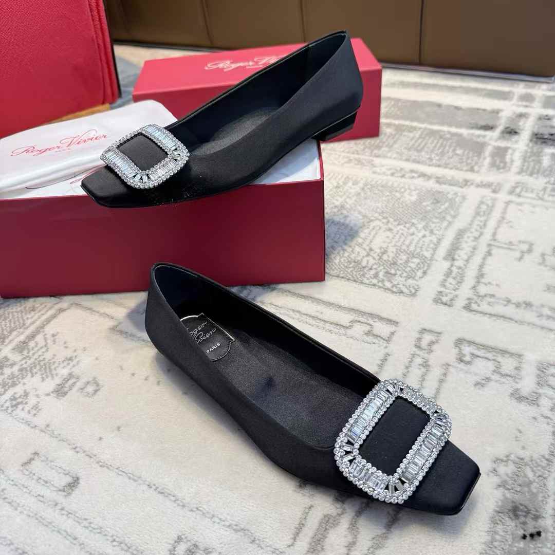 Roger Vivier Classic high heels view 6