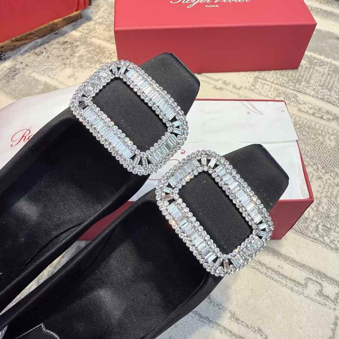 Roger Vivier Classic high heels view 7