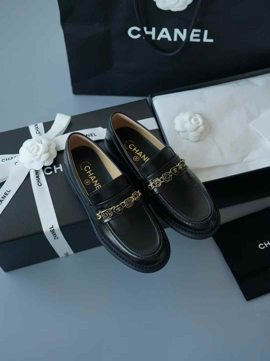 Chanel Flat-soled casual shoes view 7