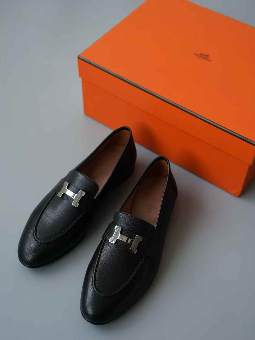 Hermès Flat-soled casual shoes view 2