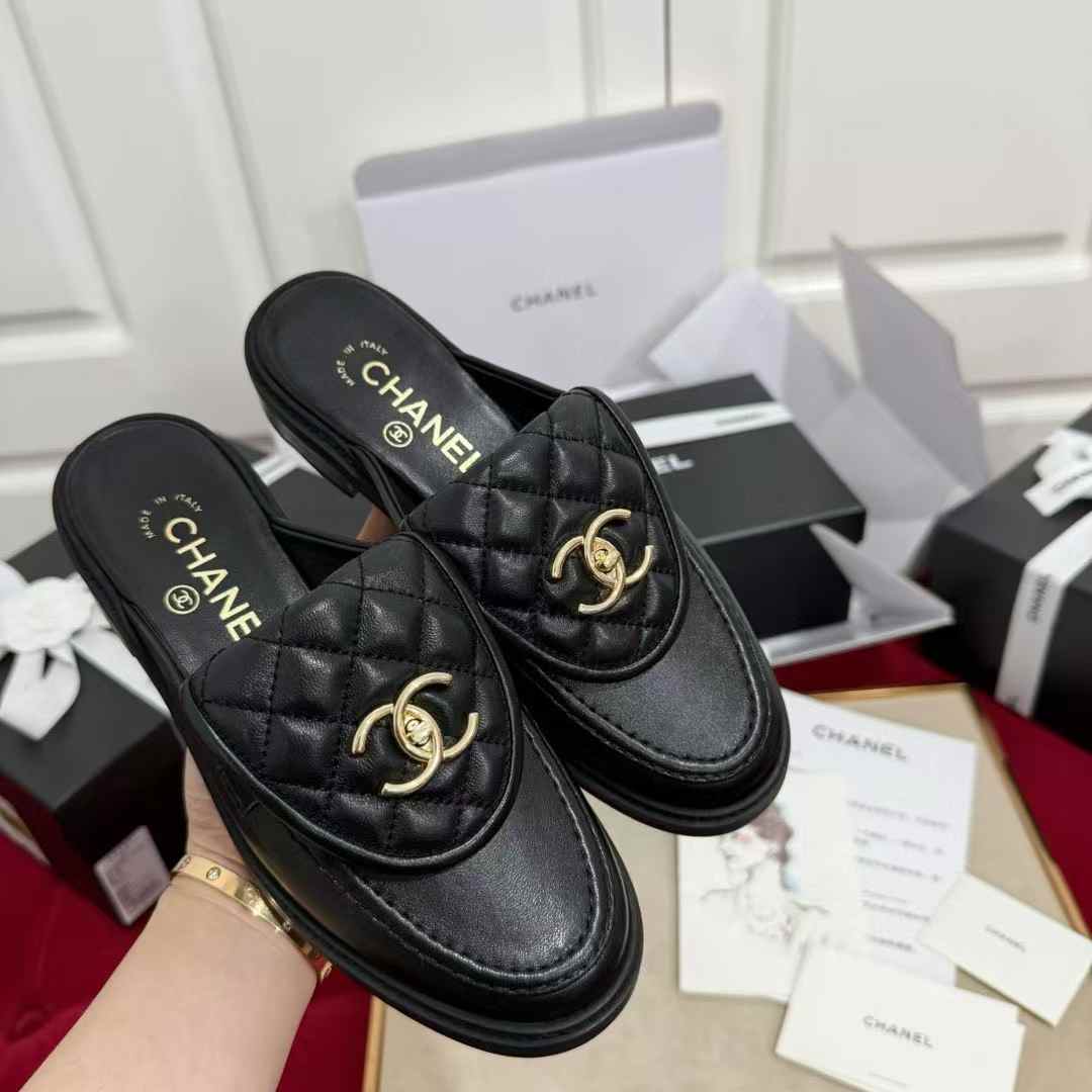 Chanel 25C VINTAGE Buckle Mueller slippers view 1