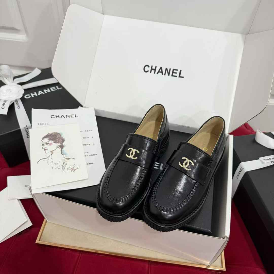 Chanel Casual leather shoes view 2