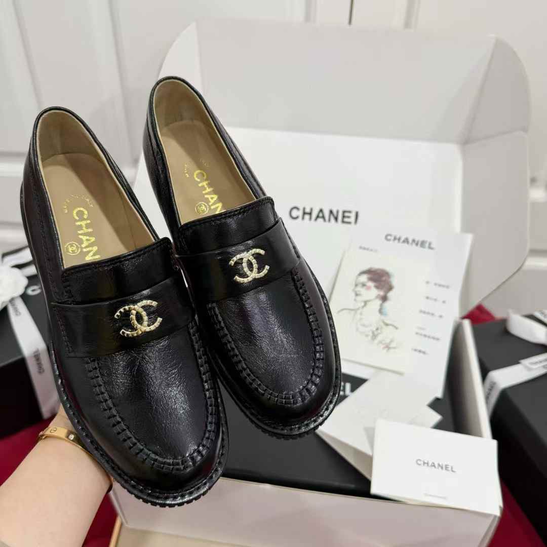Chanel Casual leather shoes view 3