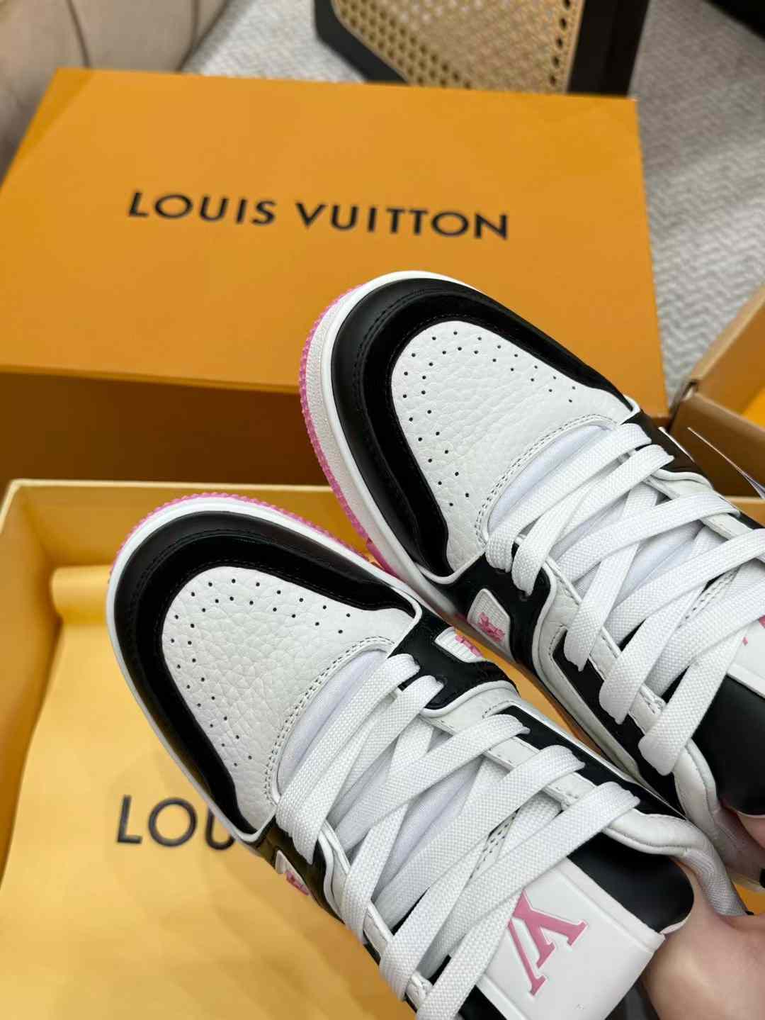 Louis Vuitton TRAINER 2024 NEW Sneakers view 3