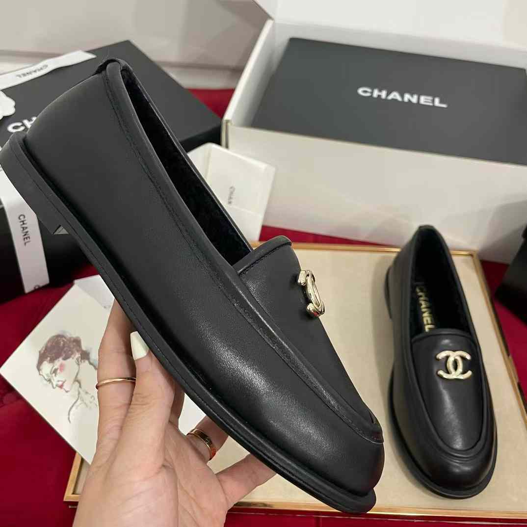 Chanel 24K TEDDY Leather shoes view 11