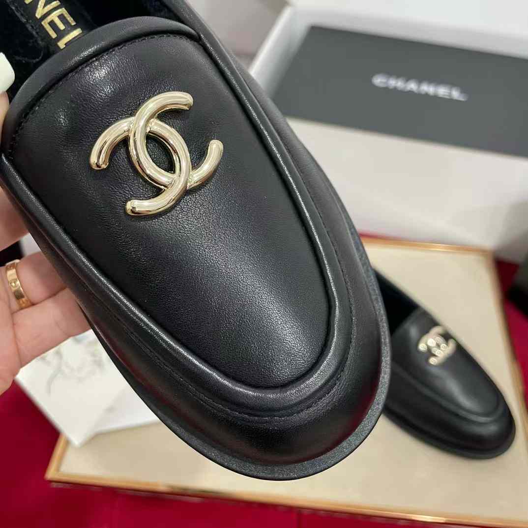 Chanel 24K TEDDY Leather shoes view 13