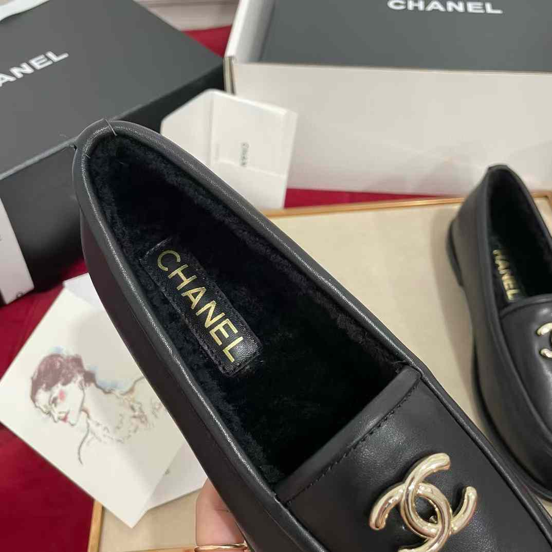 Chanel 24K TEDDY Leather shoes view 14