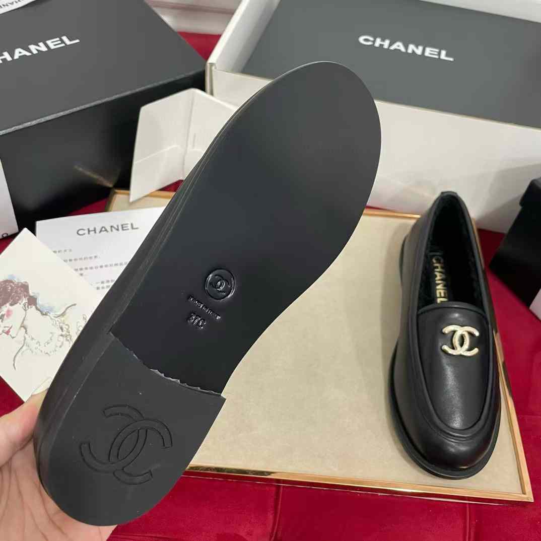 Chanel 24K TEDDY Leather shoes view 16