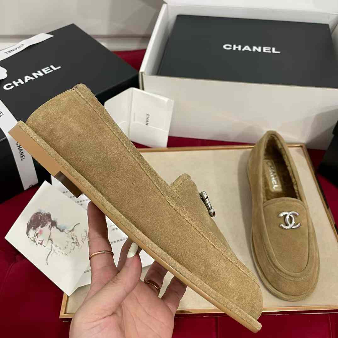 Chanel 24K TEDDY Leather shoes view 2