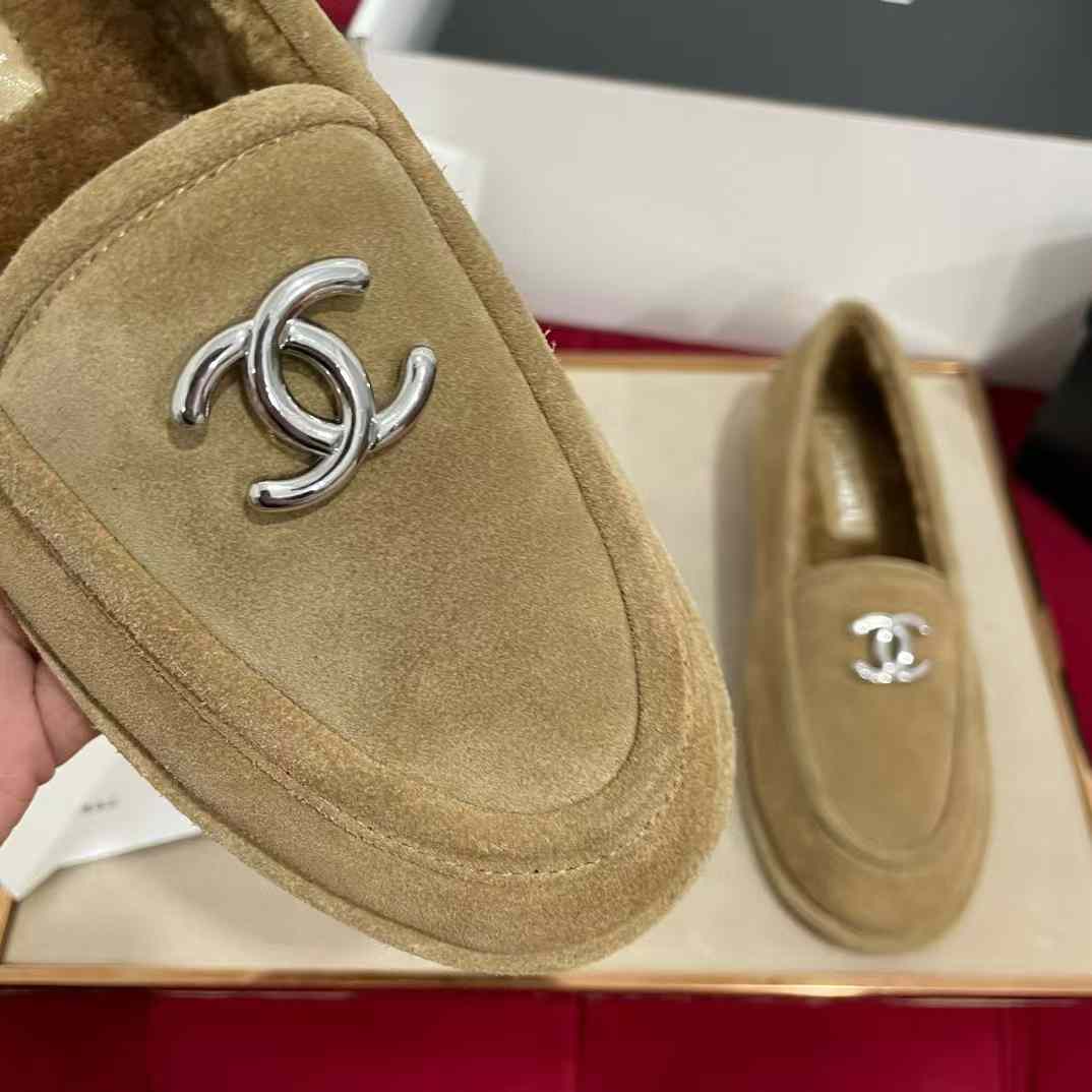 Chanel 24K TEDDY Leather shoes view 3
