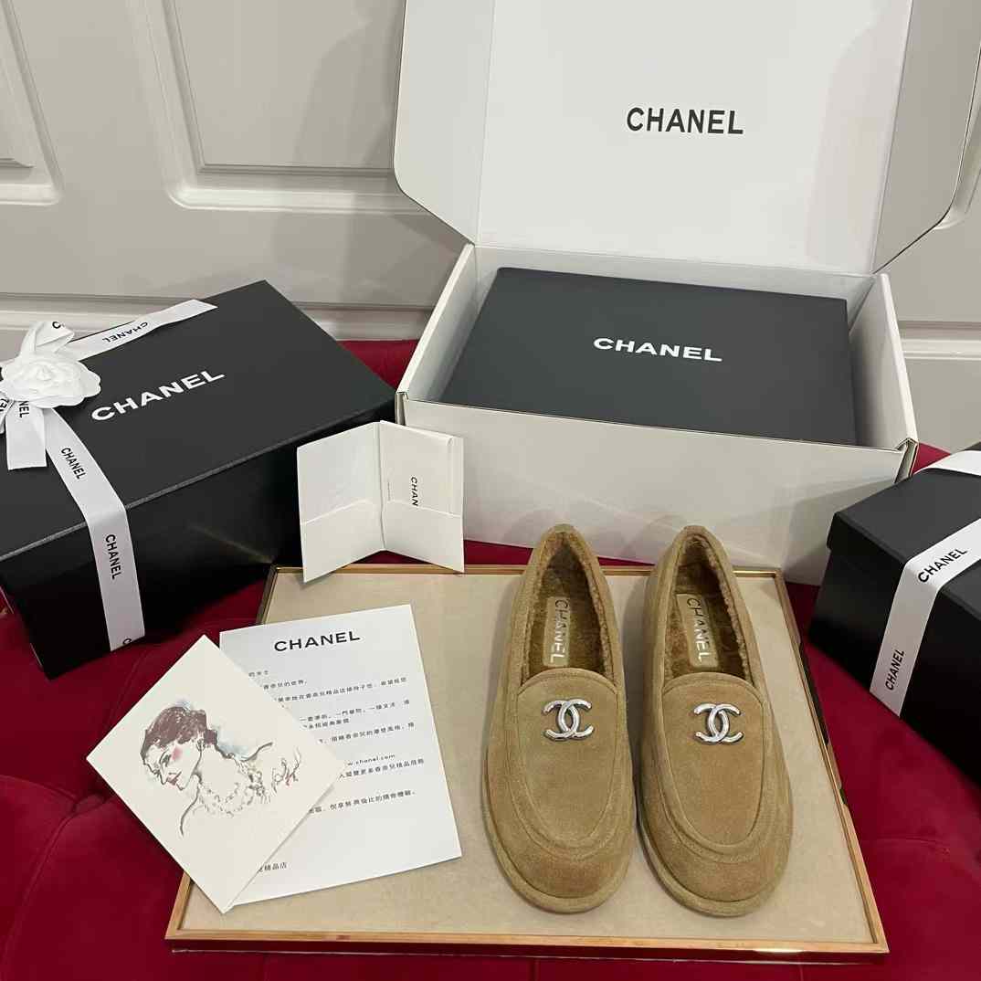 Chanel 24K TEDDY Leather shoes view 4
