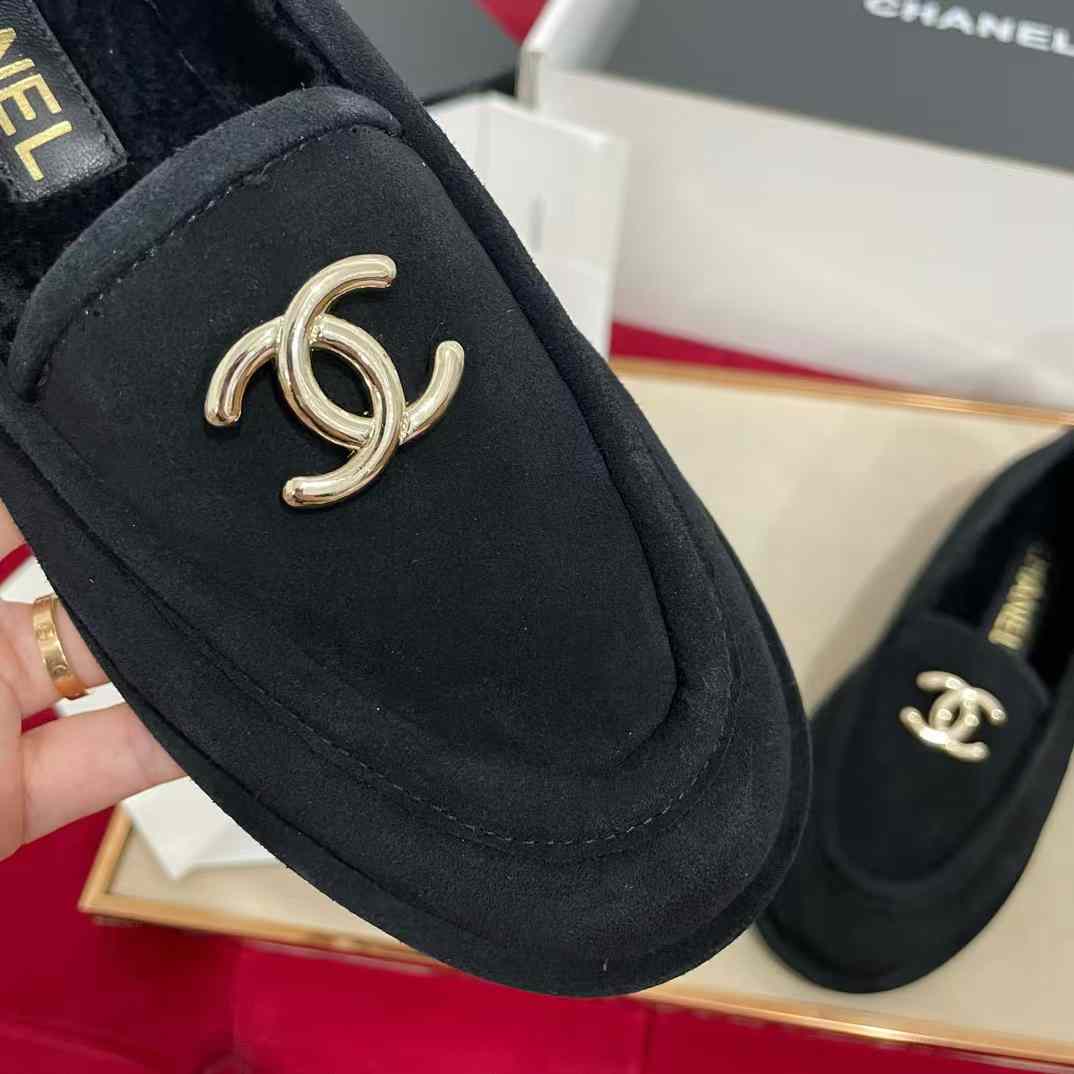 Chanel 24K TEDDY Leather shoes view 7