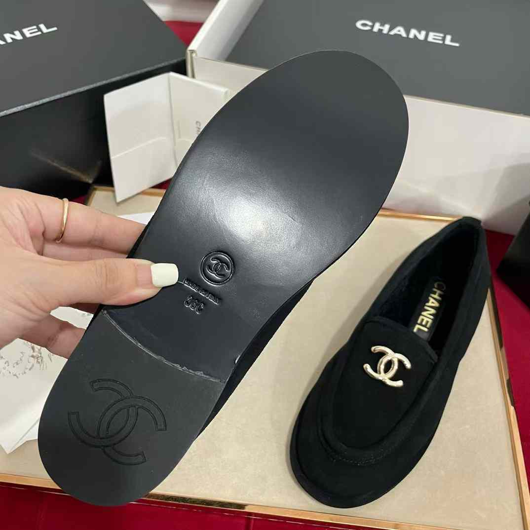Chanel 24K TEDDY Leather shoes view 8