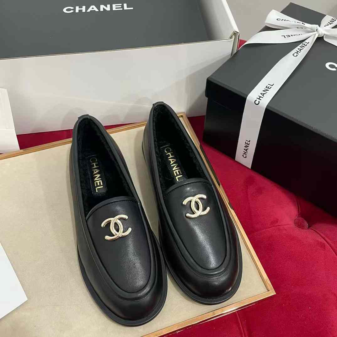 Chanel 24K TEDDY Leather shoes view 9