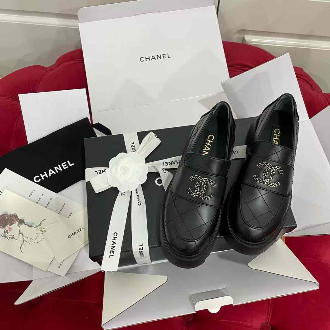 Chanel 24B ARRIVALS Leather shoes view 2