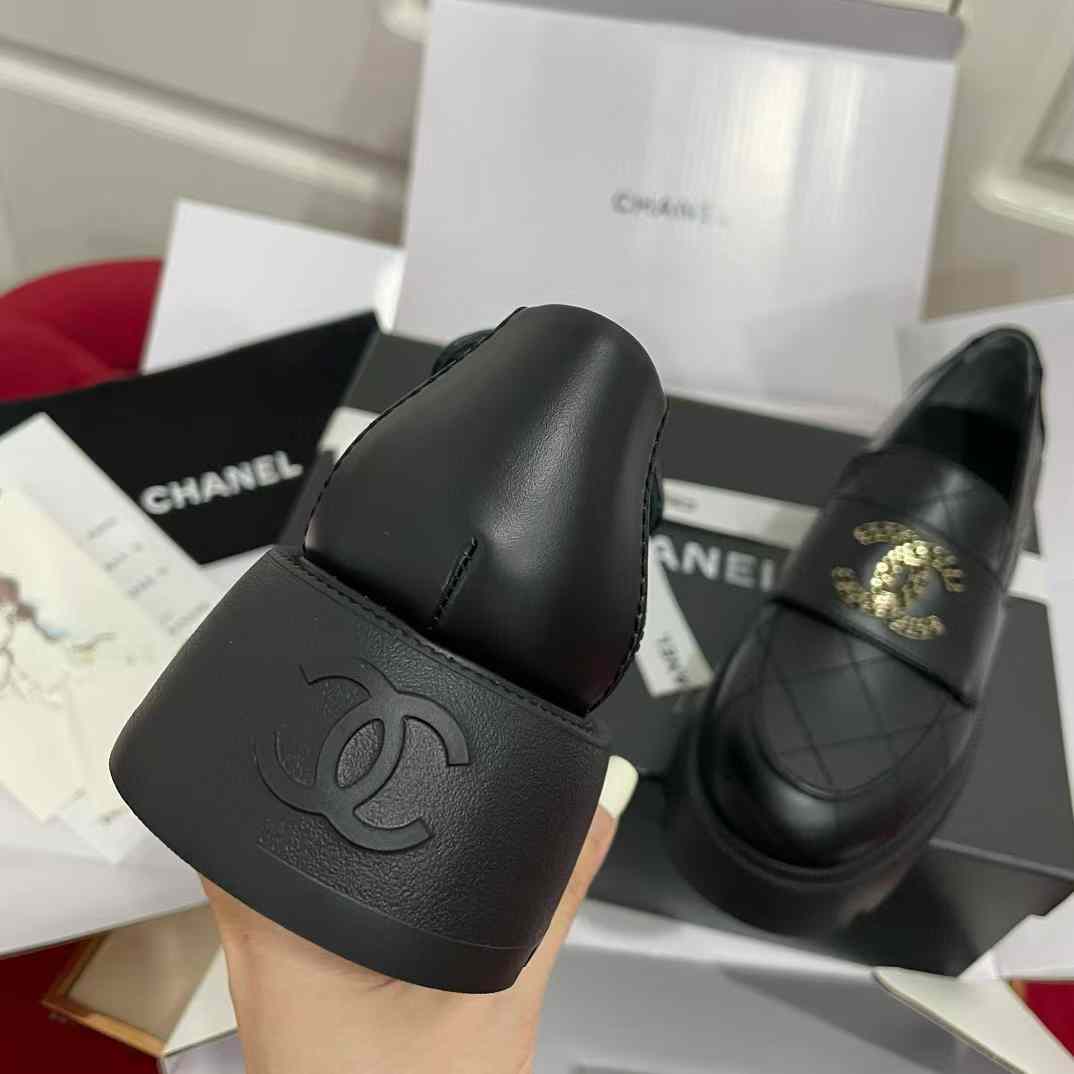 Chanel 24B ARRIVALS Leather shoes view 6
