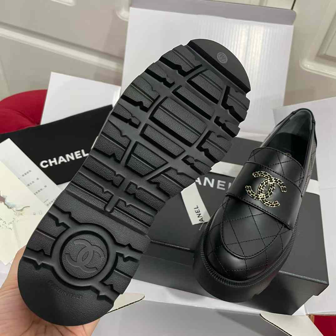 Chanel 24B ARRIVALS Leather shoes view 7