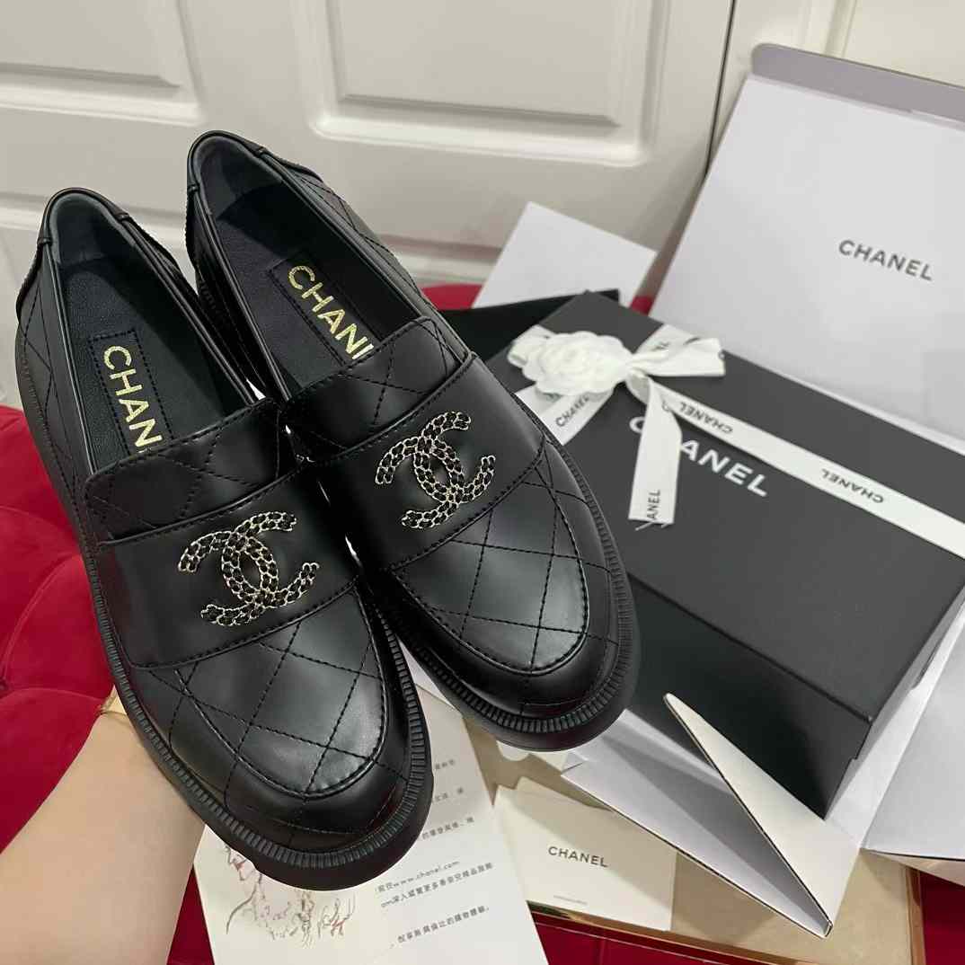 Chanel 24B ARRIVALS Leather shoes view 8