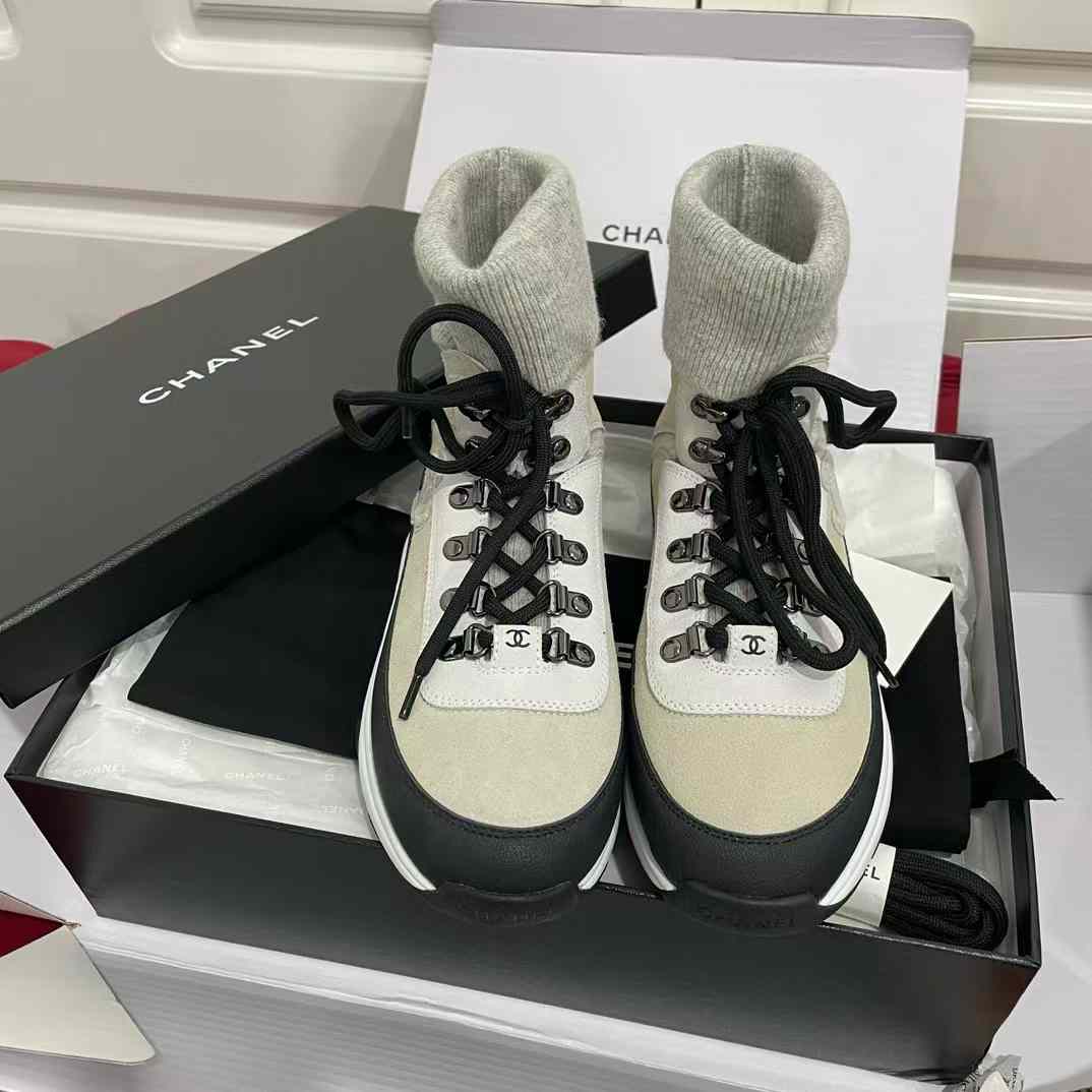 Chanel 23B Sockshoes view 2