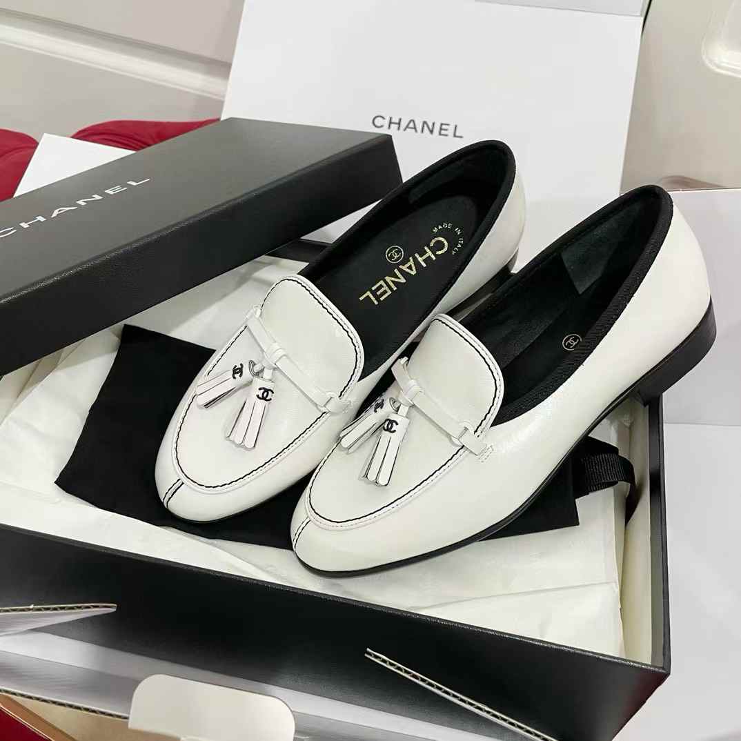 Chanel Casual leather shoes view 3