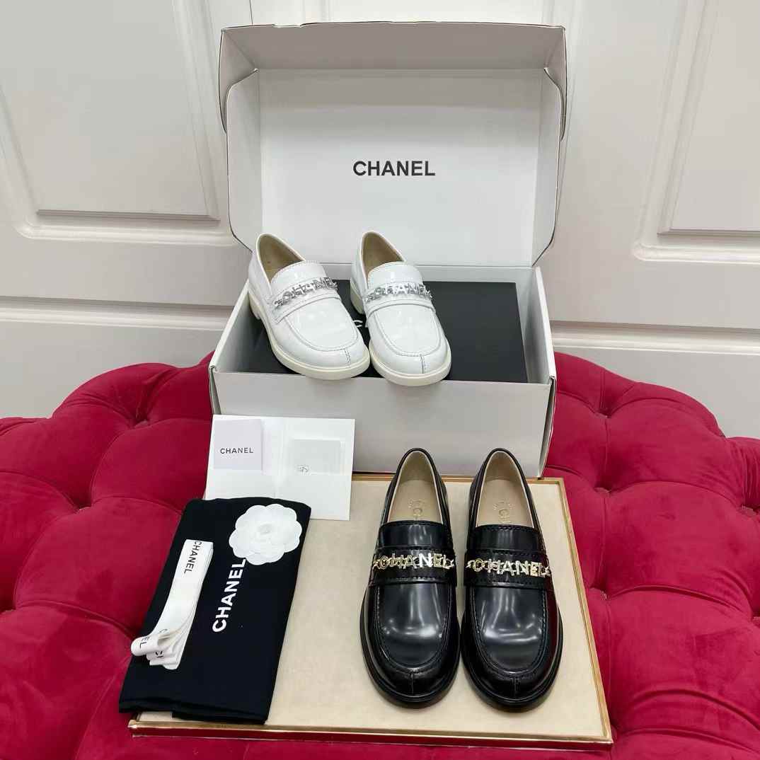 Chanel Casual leather shoes view 3