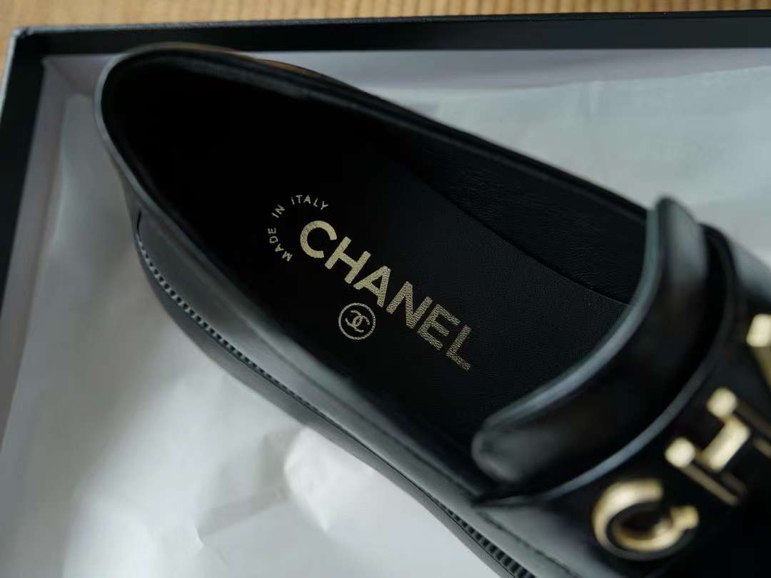 Chanel 24B Love shoes view 5