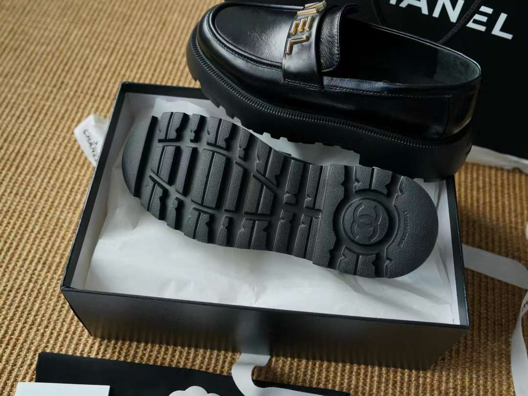 Chanel 24B Love shoes view 9