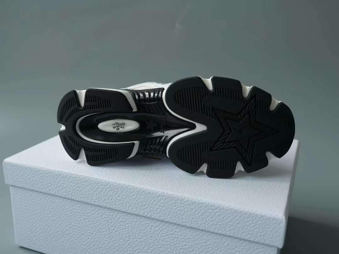 Dior Chrono Sneaker view 6