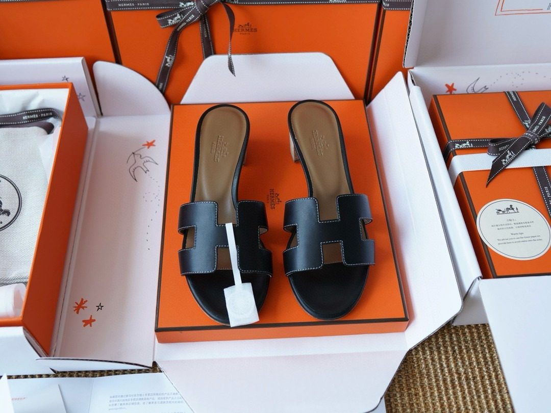 Hermès Oasis sandal view 1