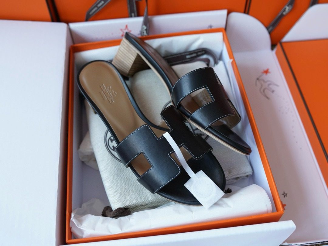Hermès Oasis sandal view 2