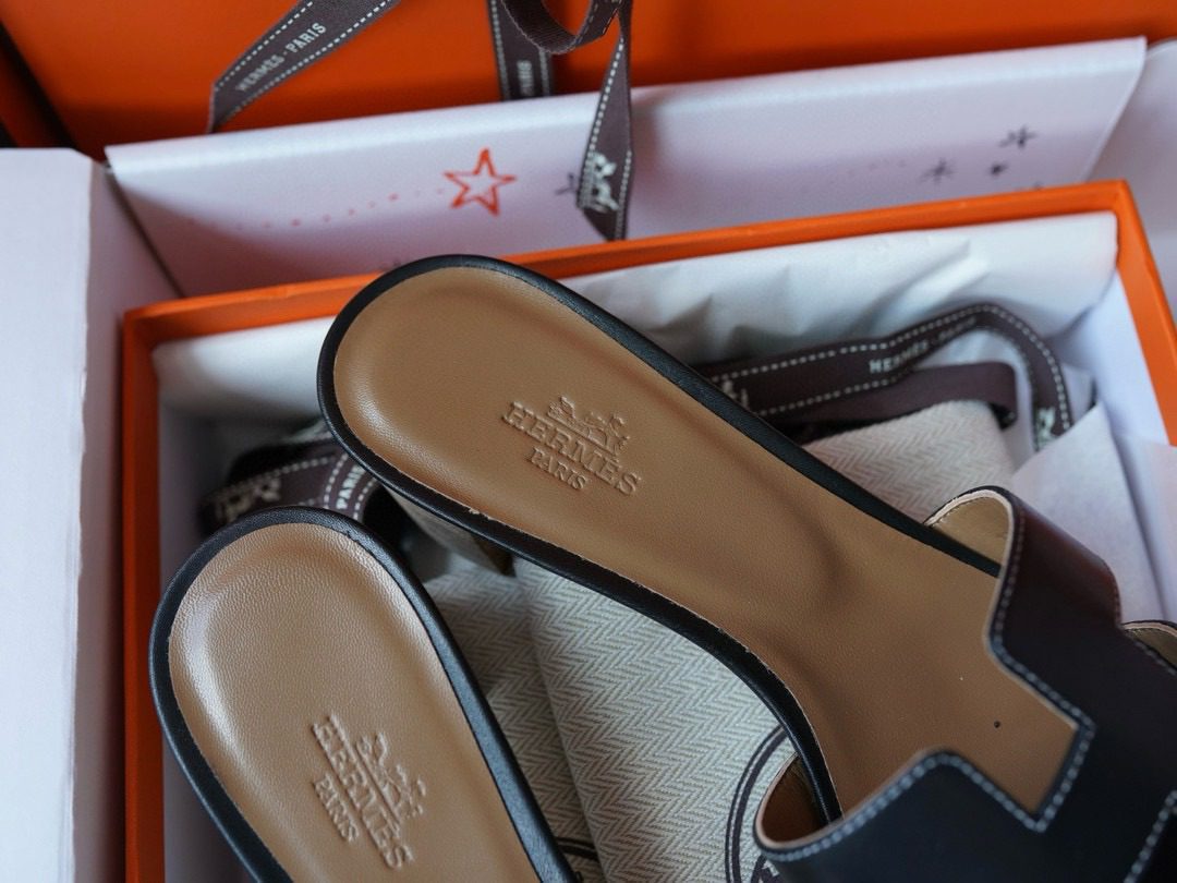 Hermès Oasis sandal view 3