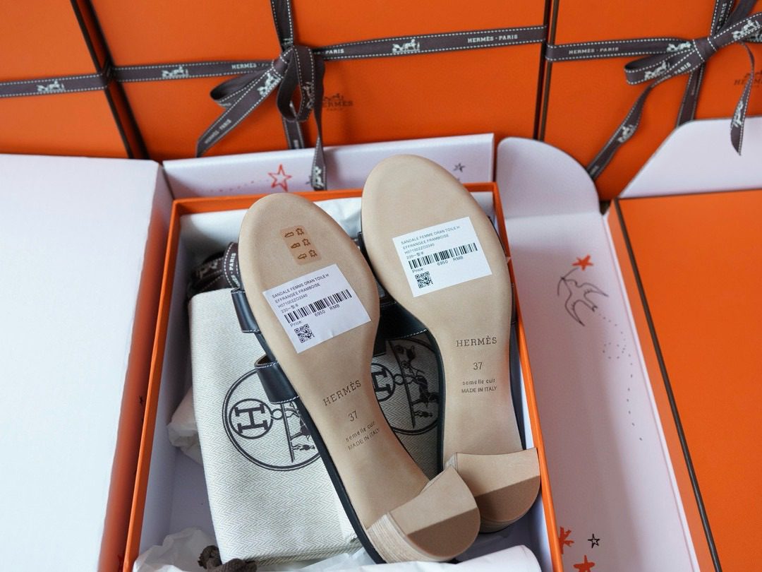 Hermès Oasis sandal view 4