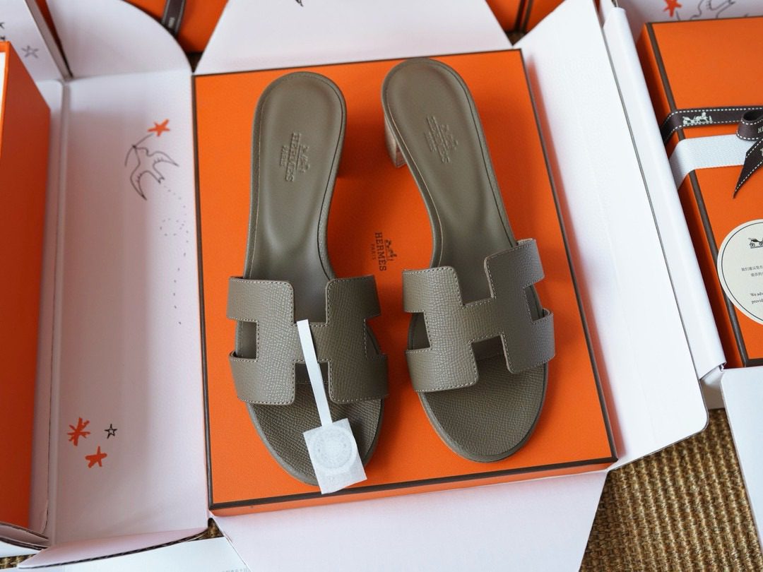 Hermès Oasis sandal view 1