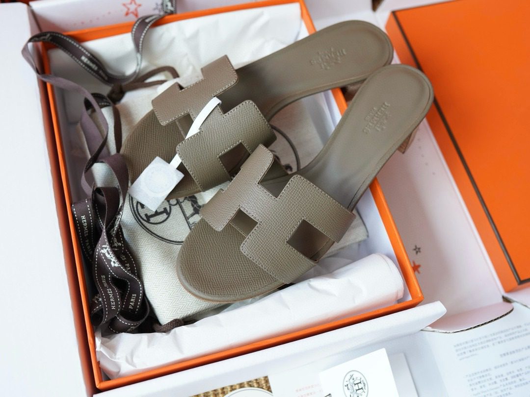 Hermès Oasis sandal view 2