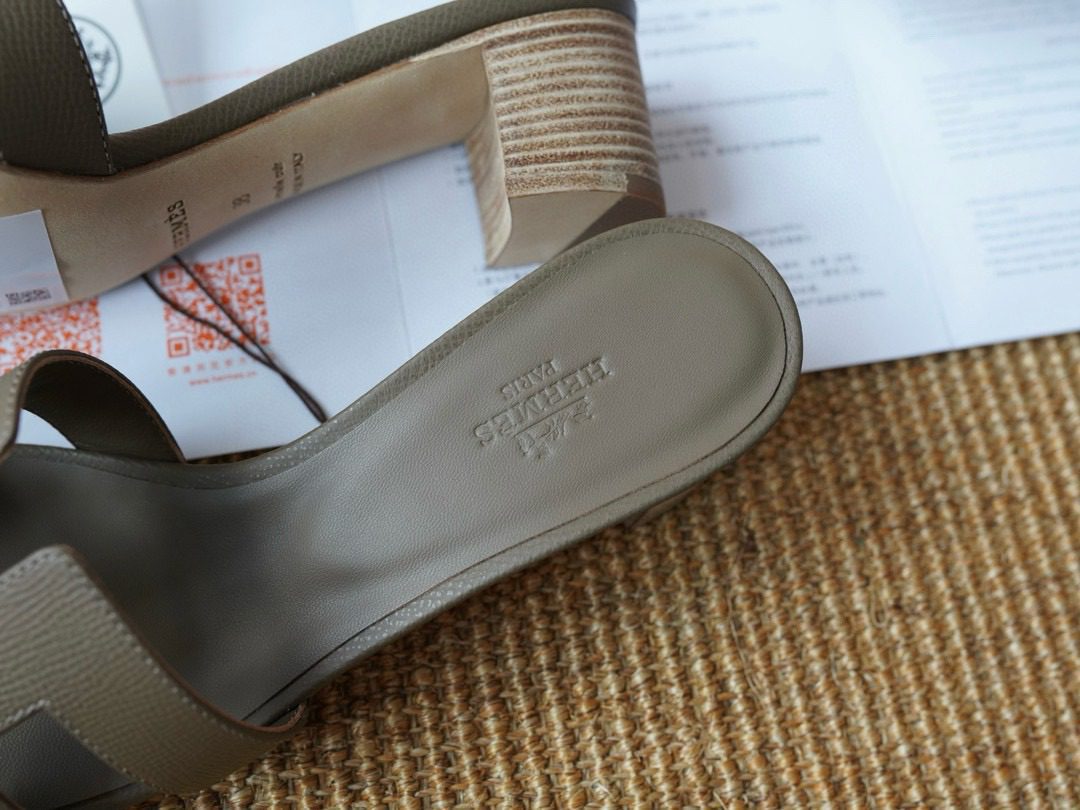 Hermès Oasis sandal view 3