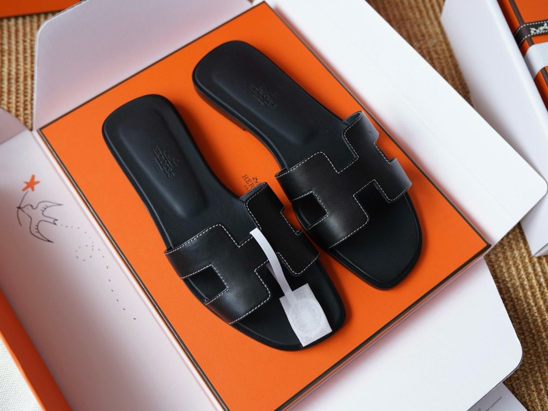 Hermès Oran sandal view 1