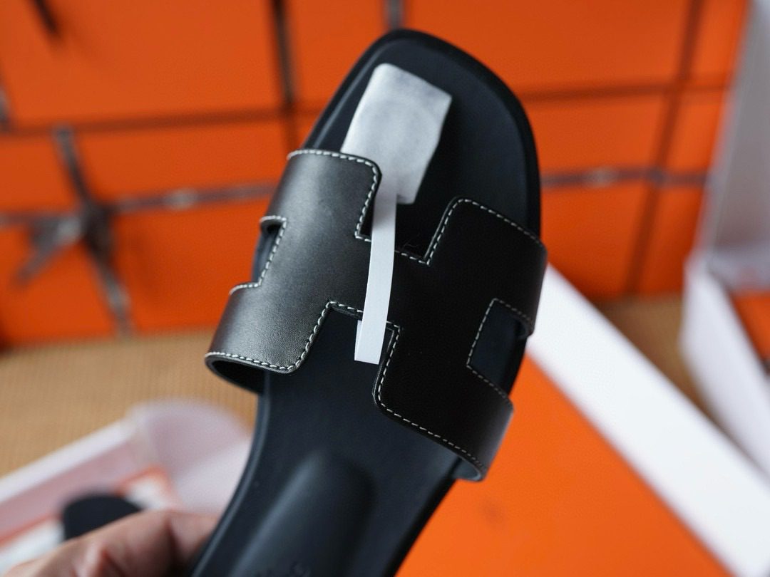 Hermès Oran sandal view 2