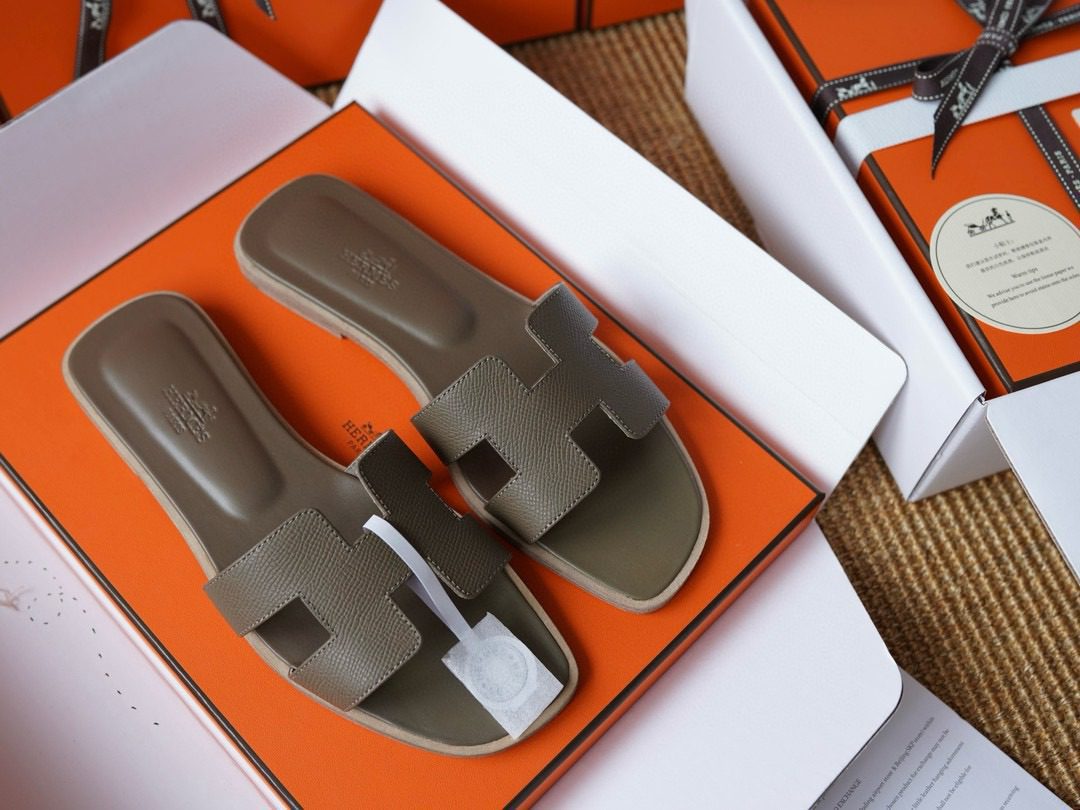 Hermès Oran sandal view 1