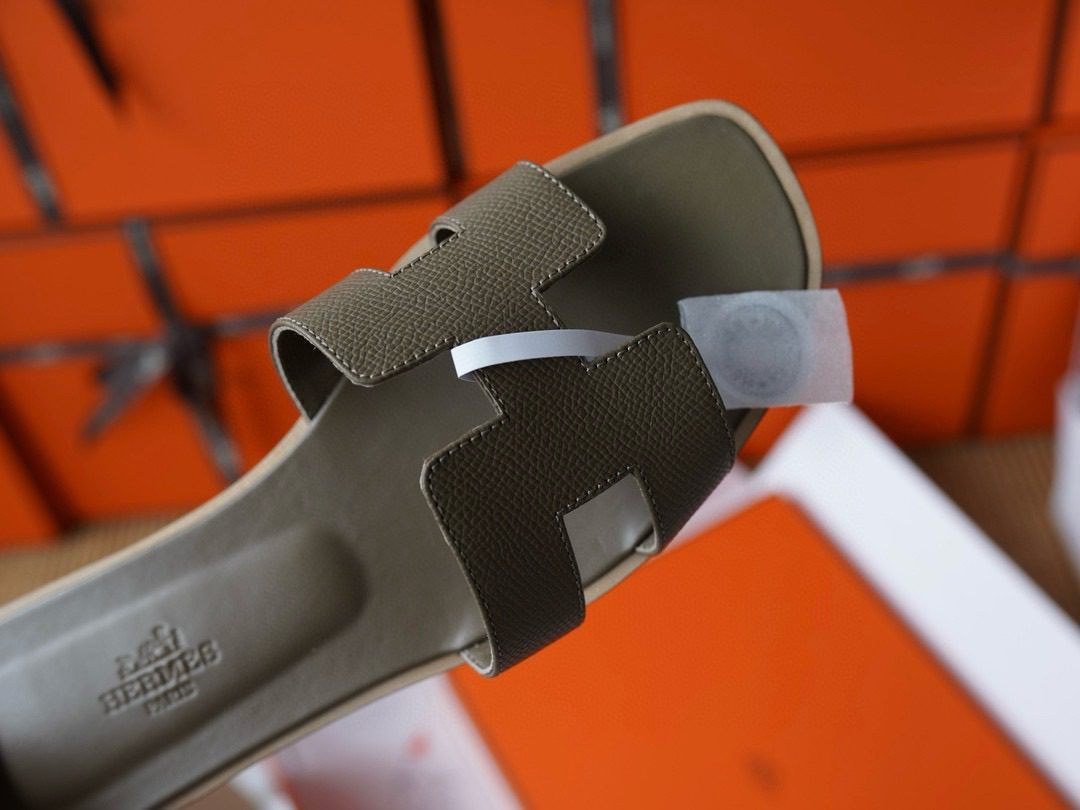 Hermès Oran sandal view 2