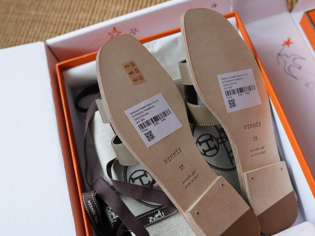 Hermès Oran sandal view 3