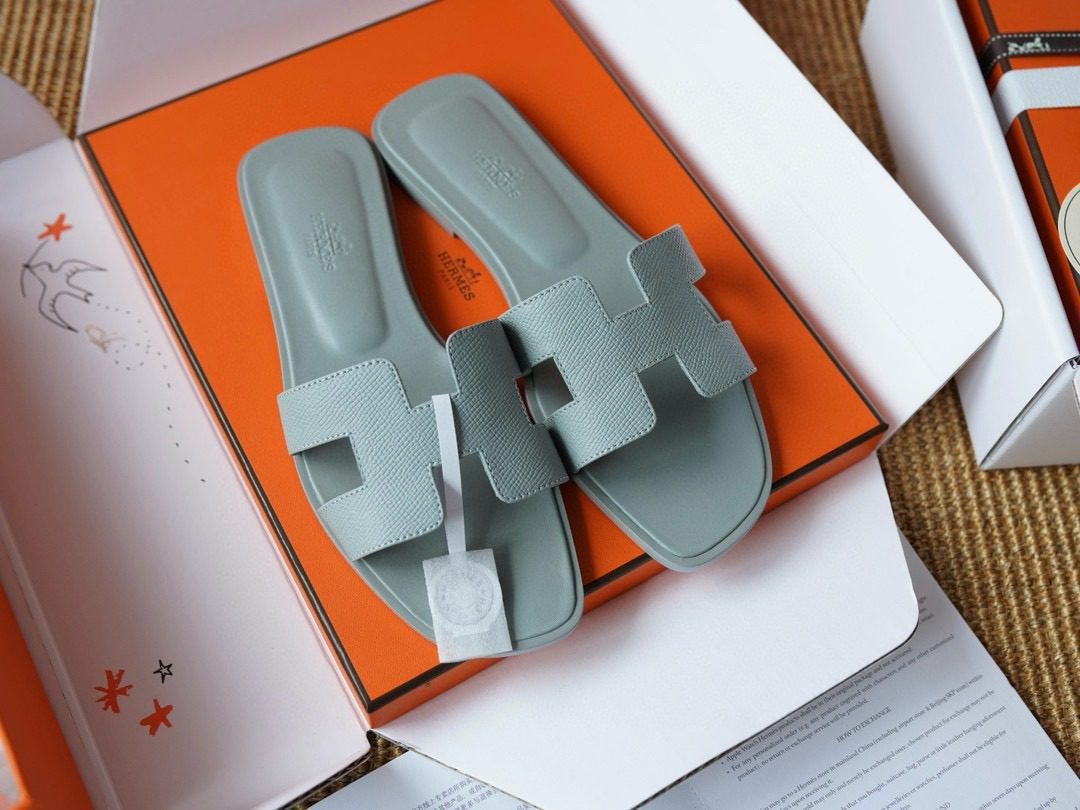 Hermès Oran sandal view 1