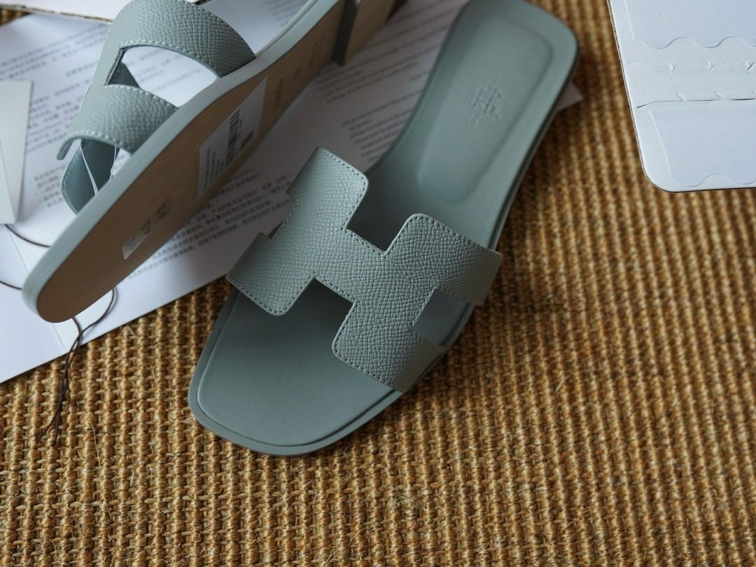 Hermès Oran sandal view 2