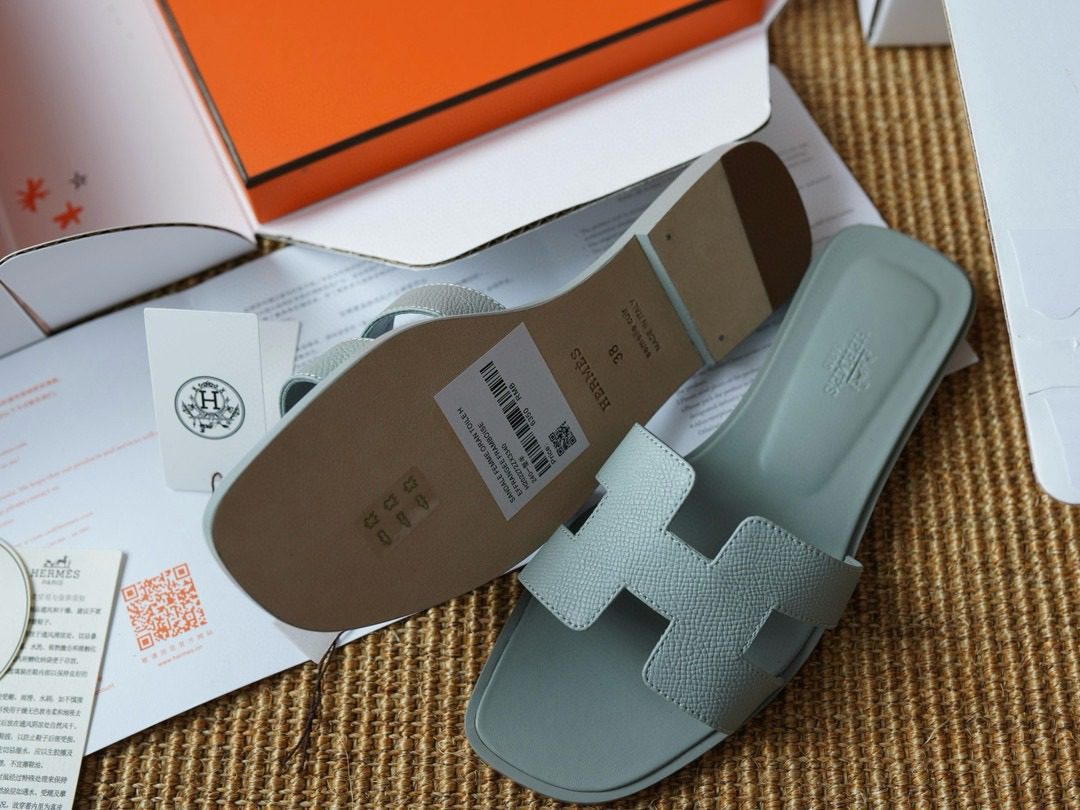 Hermès Oran sandal view 3
