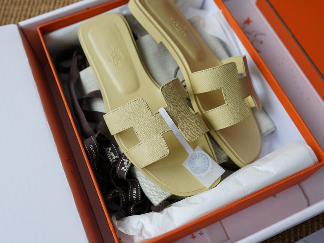 Hermès Oran sandal view 4
