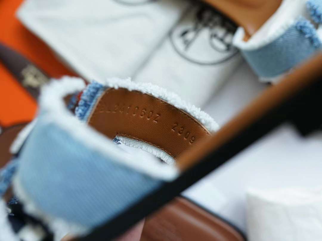 Hermès ORAN Denim slippers view 4