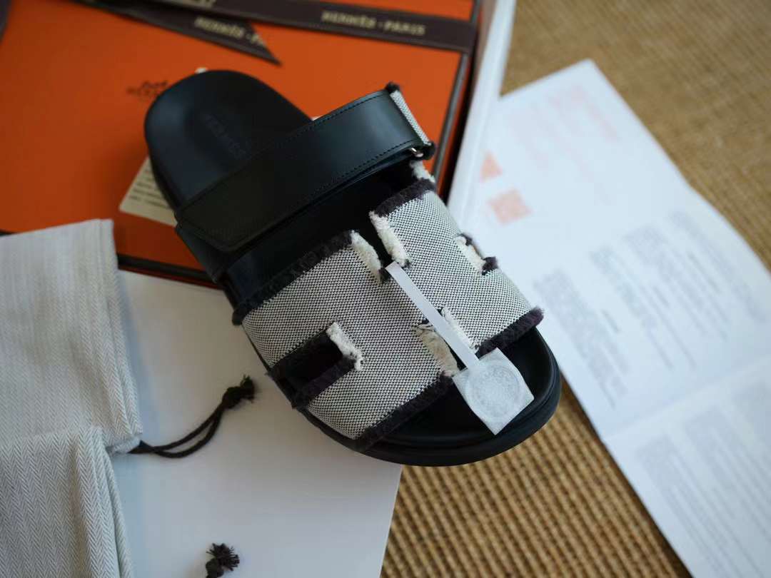 Hermès CHYPRE Casual slippers view 2