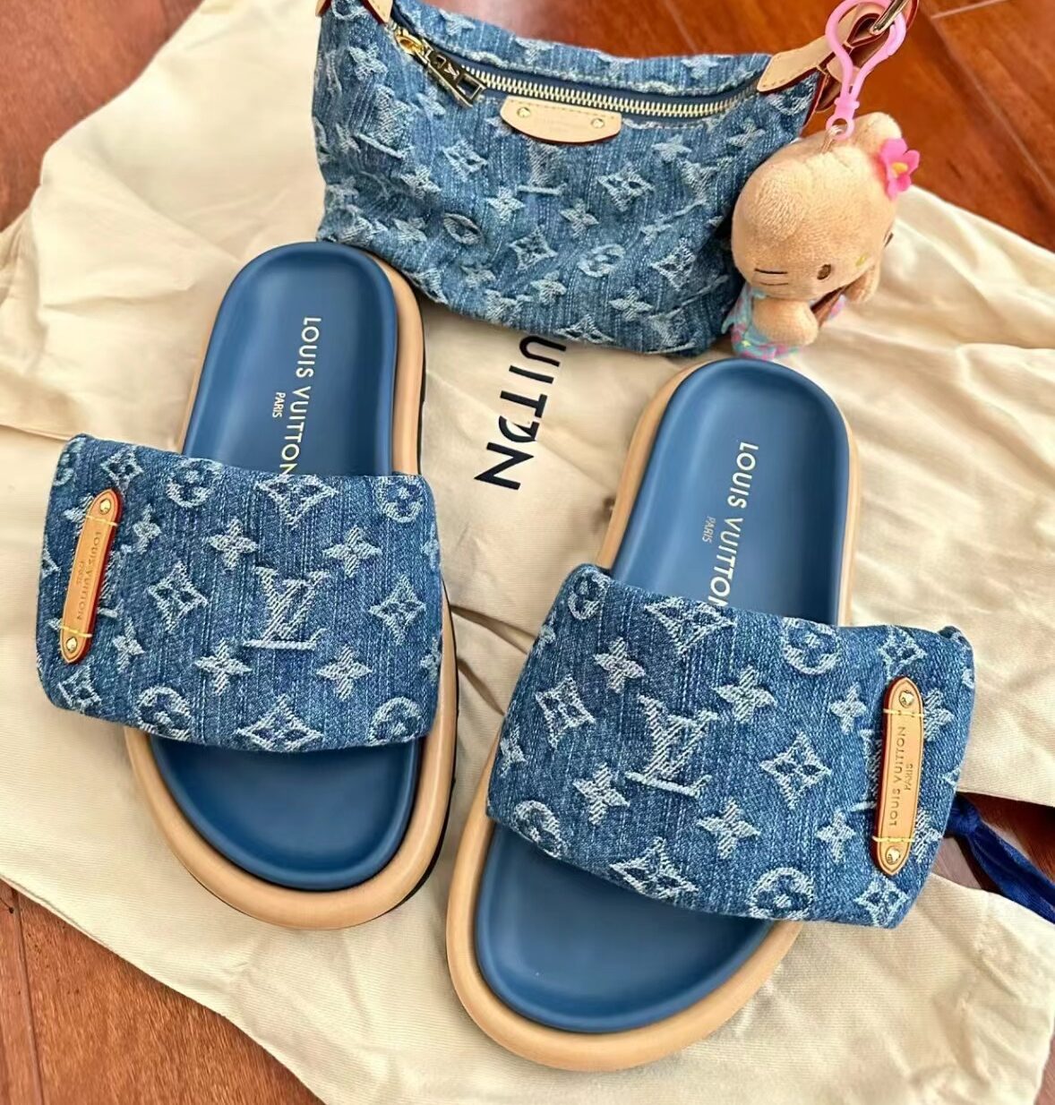Louis Vuitton Pool Pillow Comfort slipper view 1